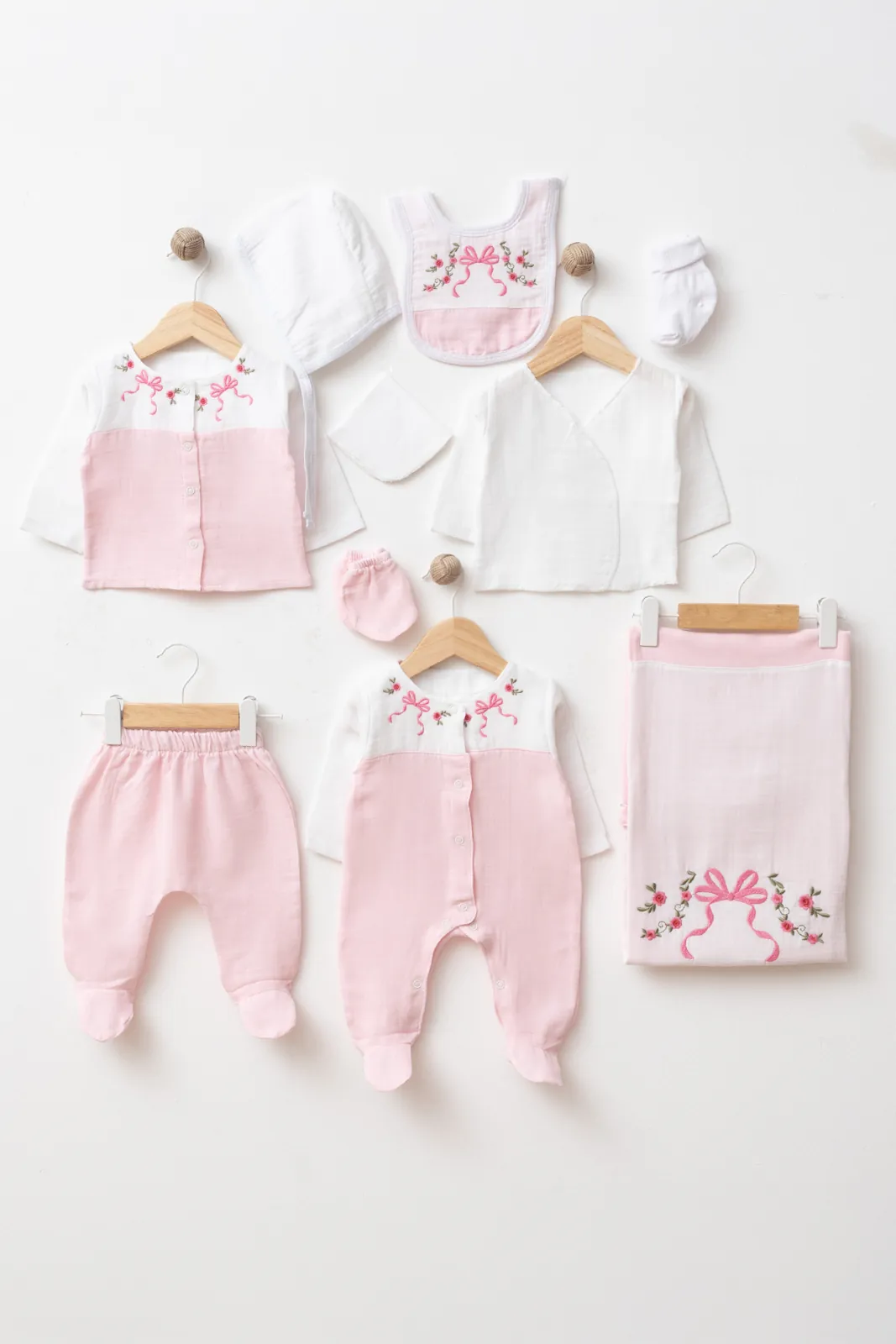Wholesale 100% cotton muslin bow embroidered baby girl 10-piece newborn hospital set with romper, pants, bib, hat and blanket