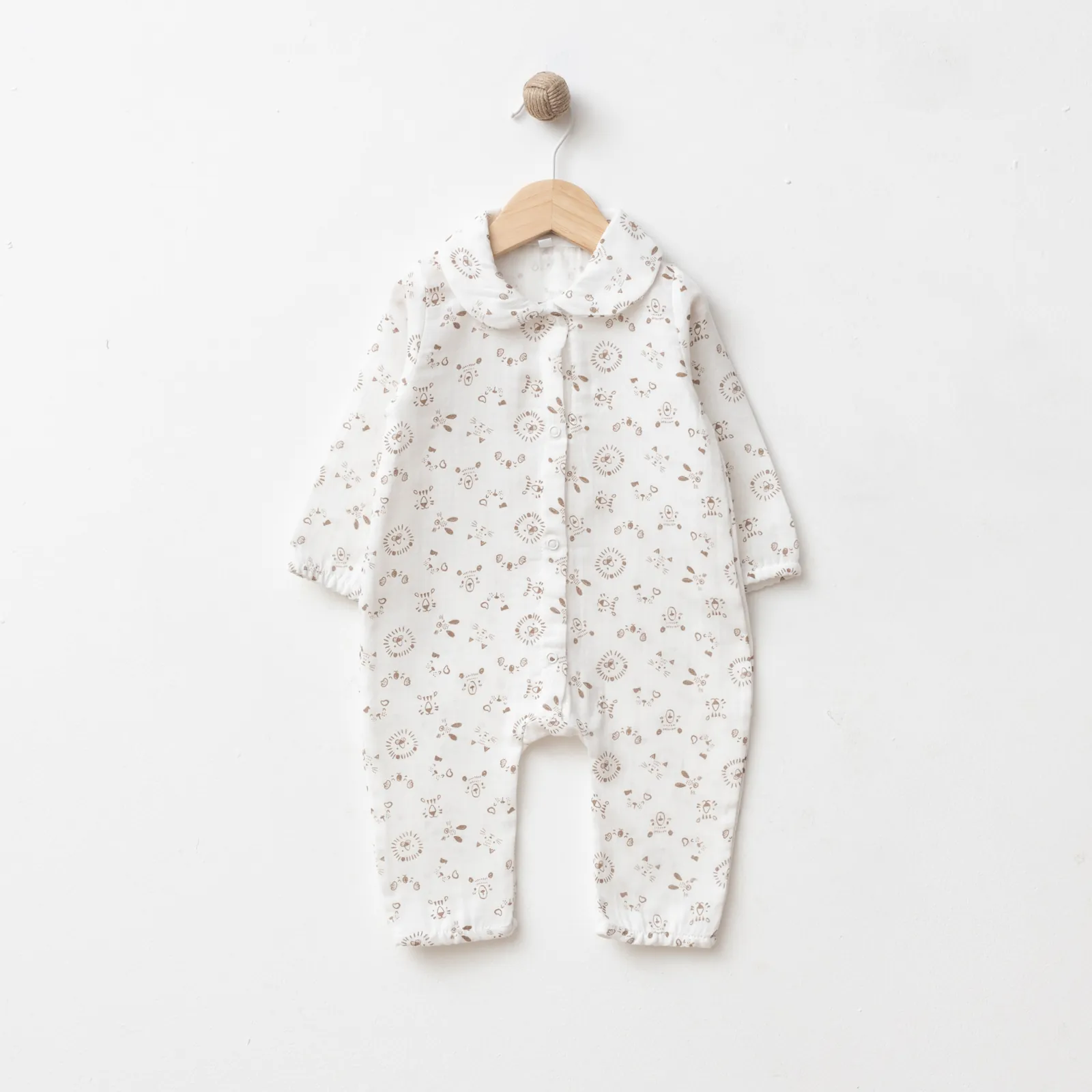 Wholesale GOTS-certified 100% cotton safari print unisex baby romper with collar and snap-button front, 3 to 12 months