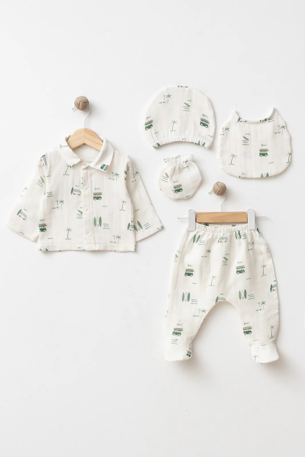 GOTS-certified 100% cotton tropical camper print baby girl 5-piece newborn hospital set with footed trousers, top, bonnet, bib and mittens